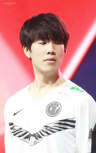 密切关注身 密切关注身