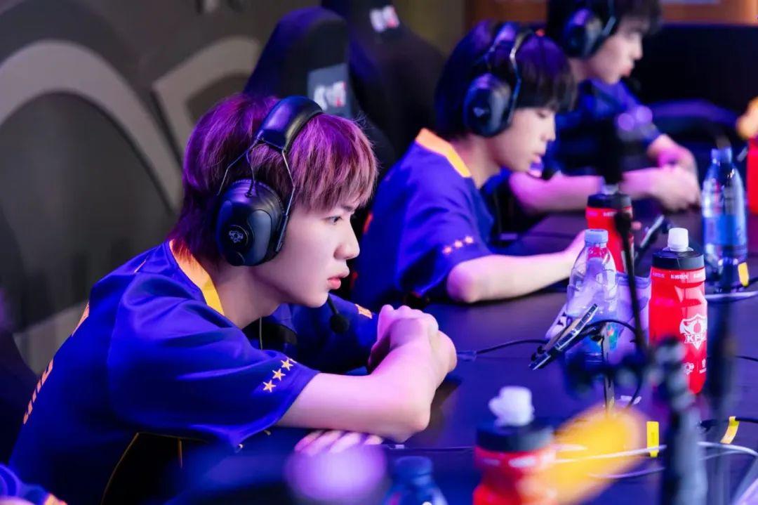 系上的缝隙 系上的缝隙